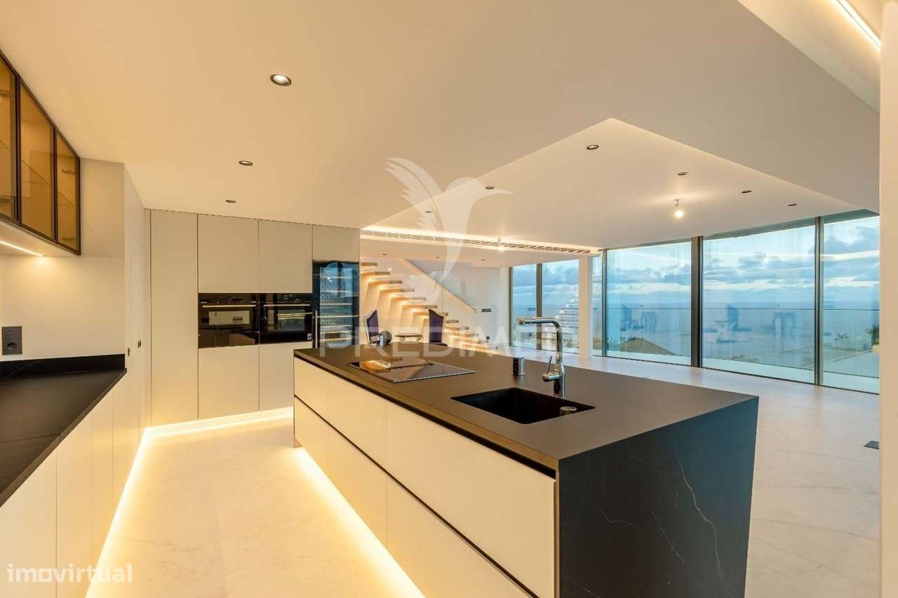 LUXUOSA MORADIA T4 COM PISCINA VISTA MAR.-8