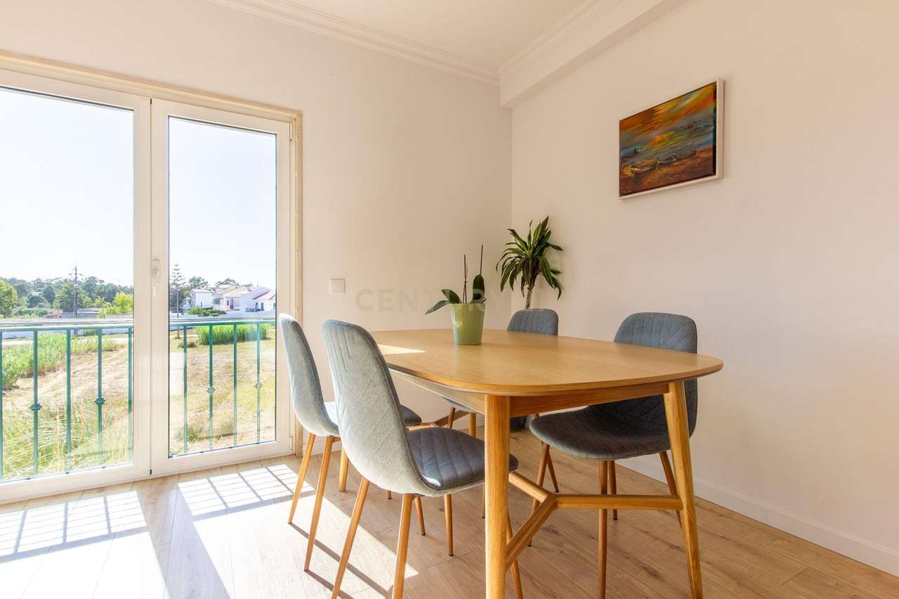 Apartamento T2 Renovado em Azeitão com lugar de parqueamento-2