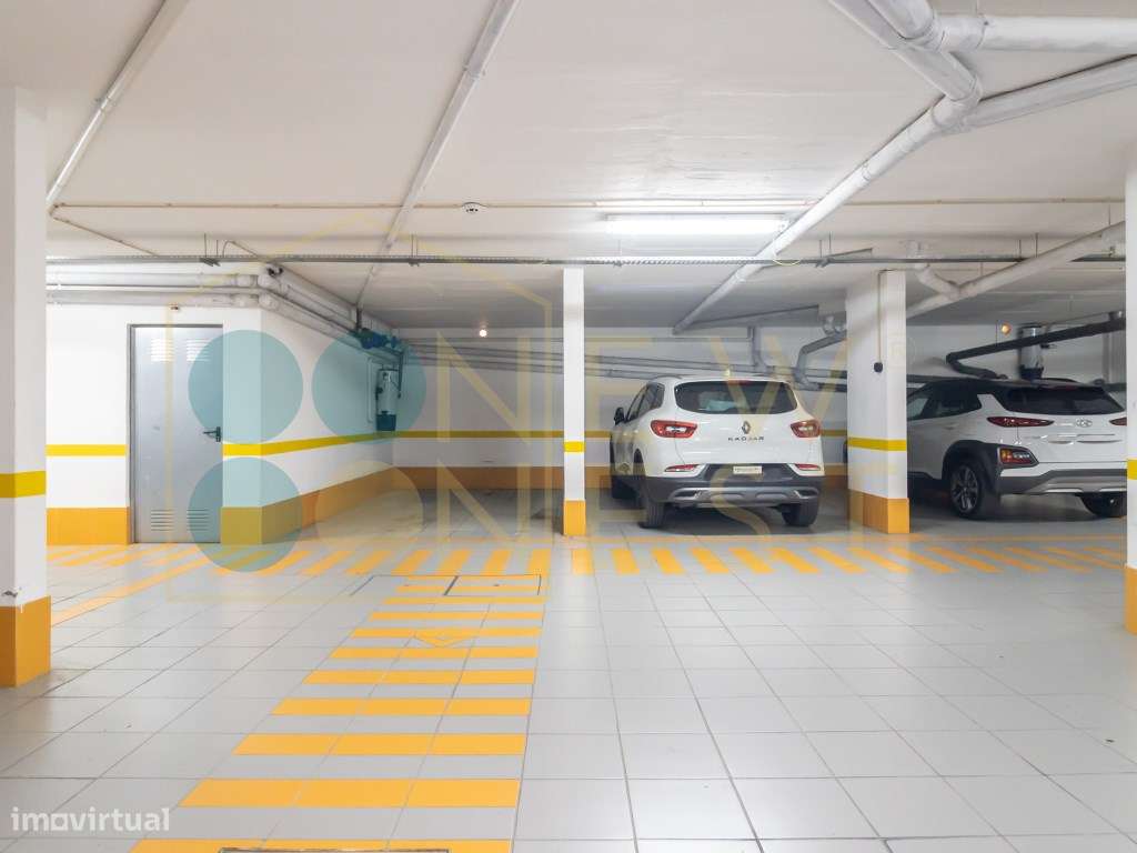 Apartamento T4 com Terraço, 3 varandas, 2 Parqueamentos e Arrecadaç...-42