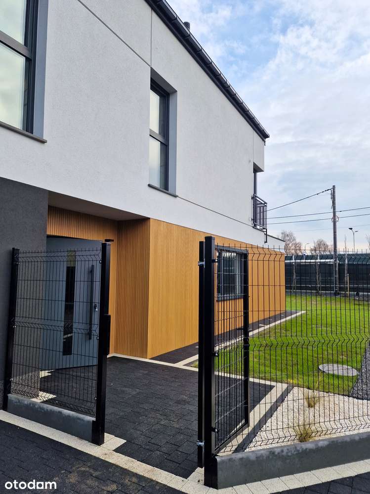 Nowoczesny wygodny duży dom dla rodziny w mieście, szybki dojazd do S7 - Pełny obrazek: 2/13