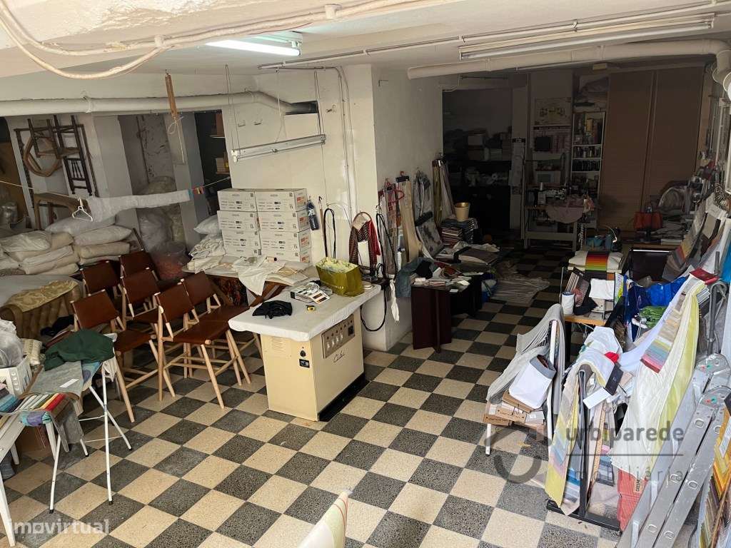 Loja em Oeiras com 400m2, com dois pisos, disponível.-18