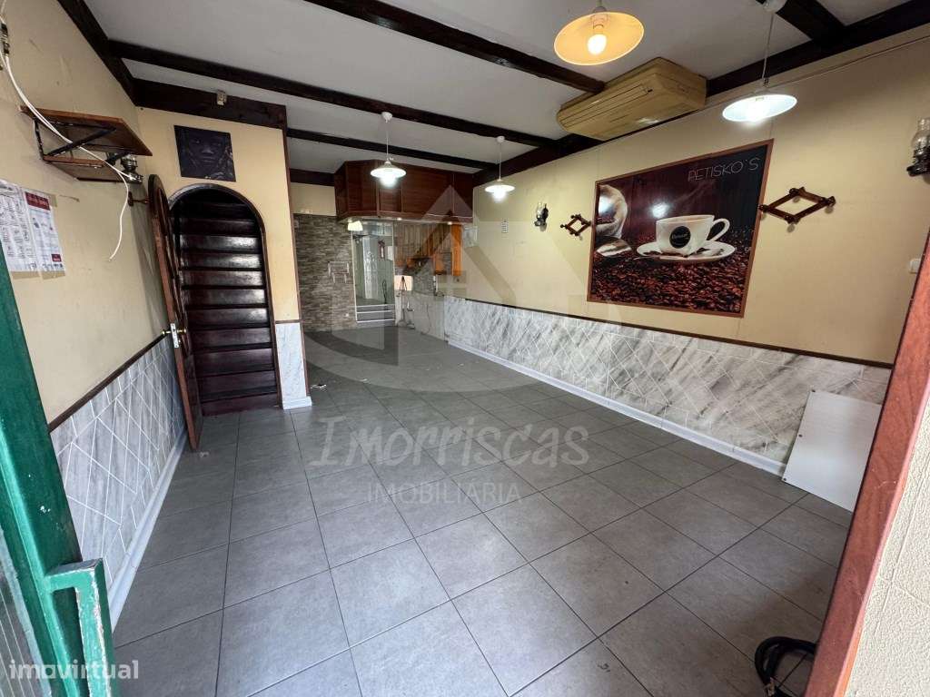 Loja para arrendamento, situada na Rua 1.° de maio, Cabo de Vialonga - Grande imagem: 3/20