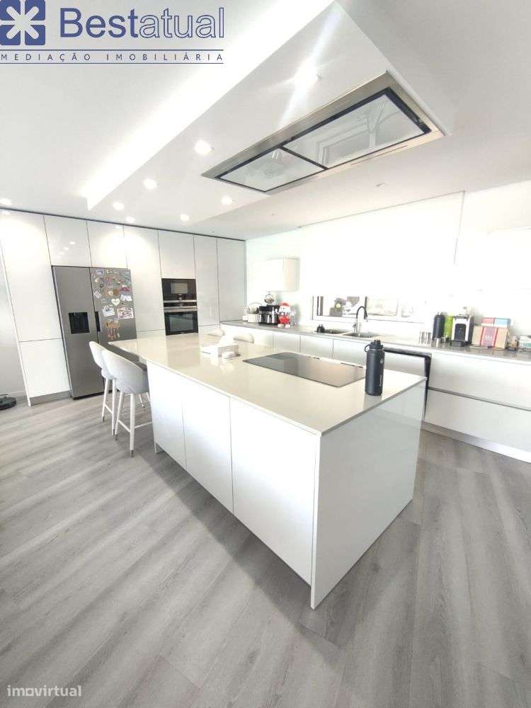 Moradia T 3 -4 frentes- de Luxo c/Piscina - Sande São Lourenço-18