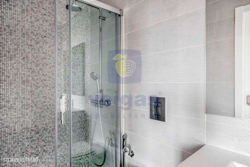 Penthouse T3 exclusiva com varanda e vistas desafogadas – Av. da Repúb-17
