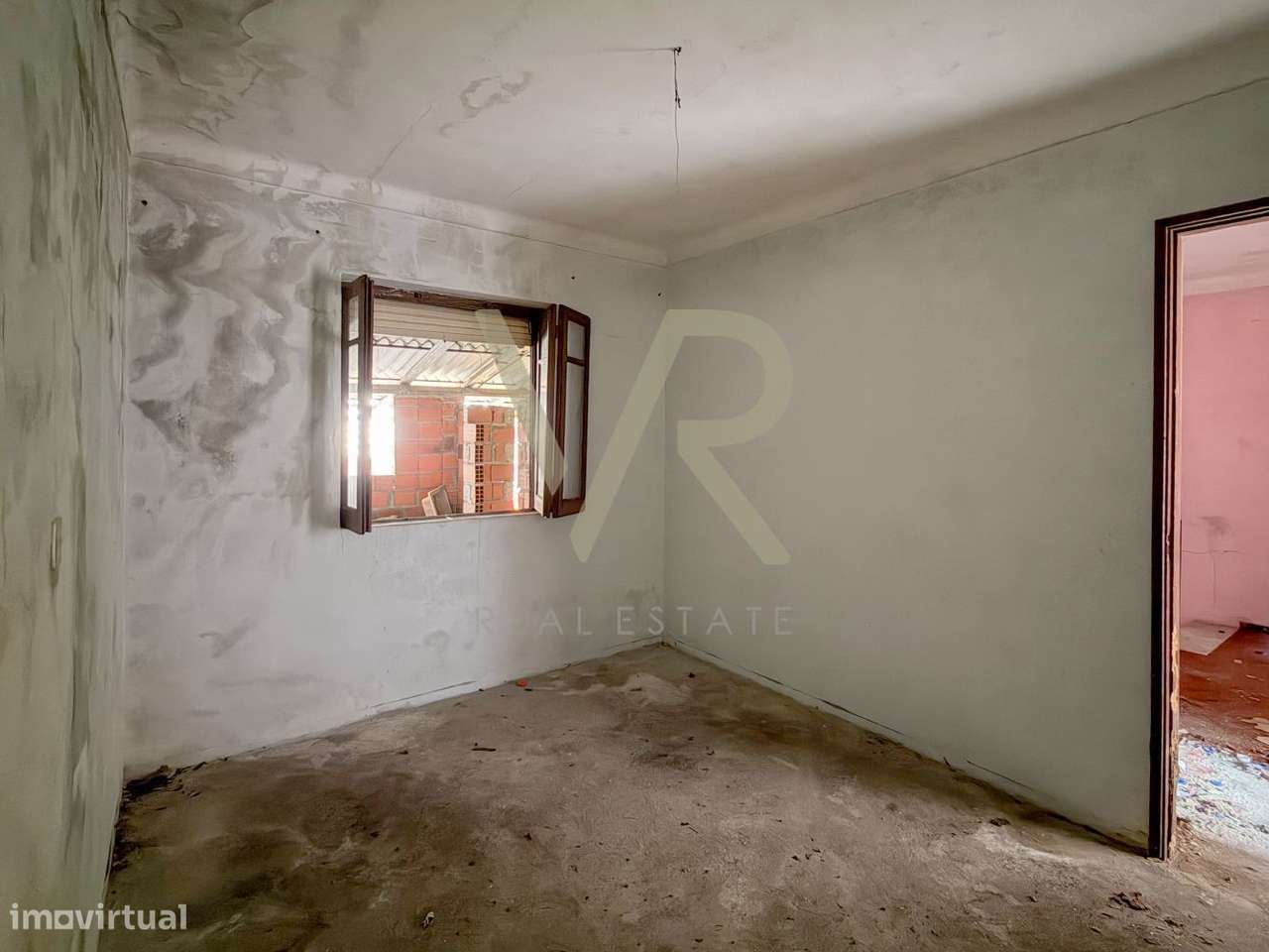 Moradia com Grande Potencial de Remodelação | Possibilidade de T5 |-37
