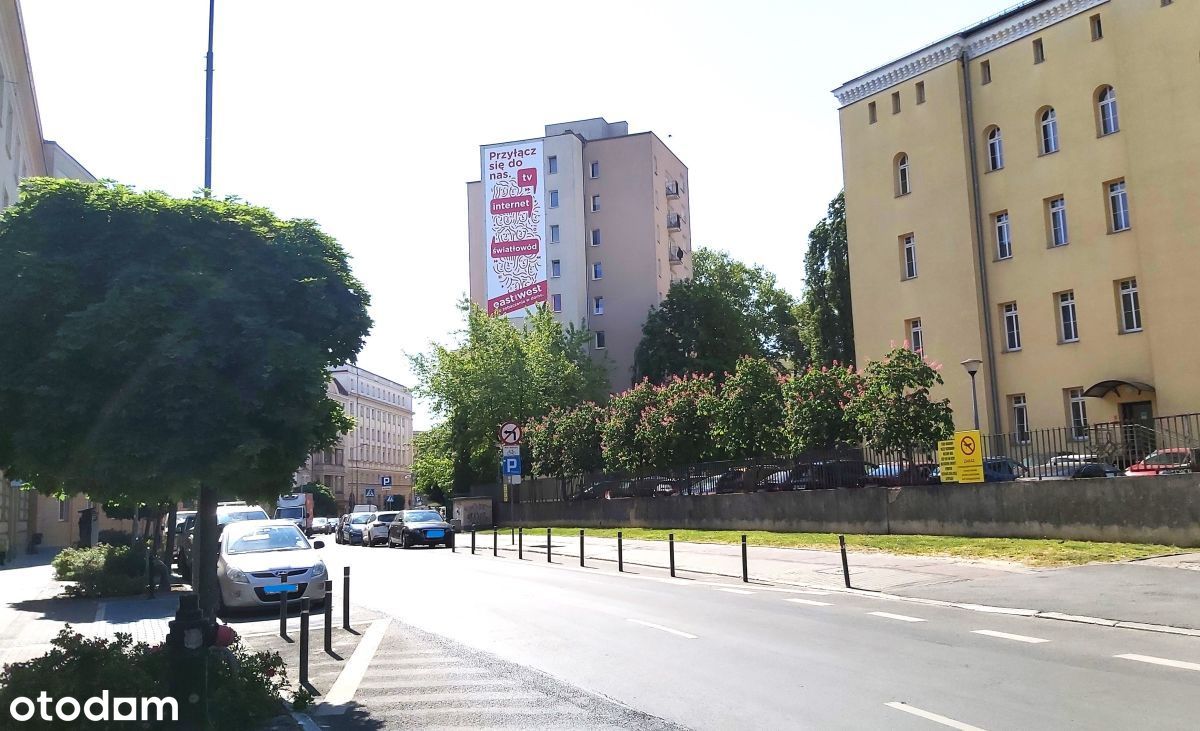 Super lokalizacja z wewnętrznym parkingiem!!