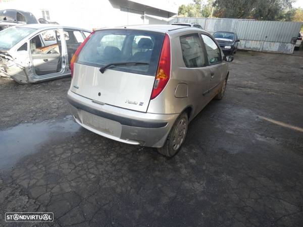 Fiat Punto de 2002 para peças - 2