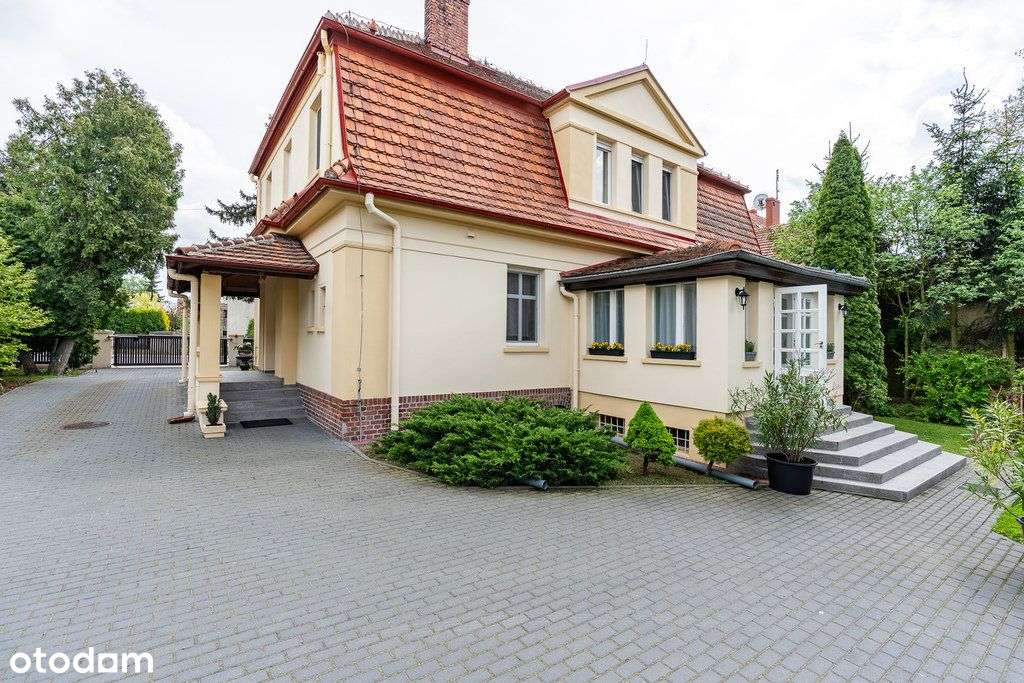 Willa w klasycznym stylu z ogrodem-15