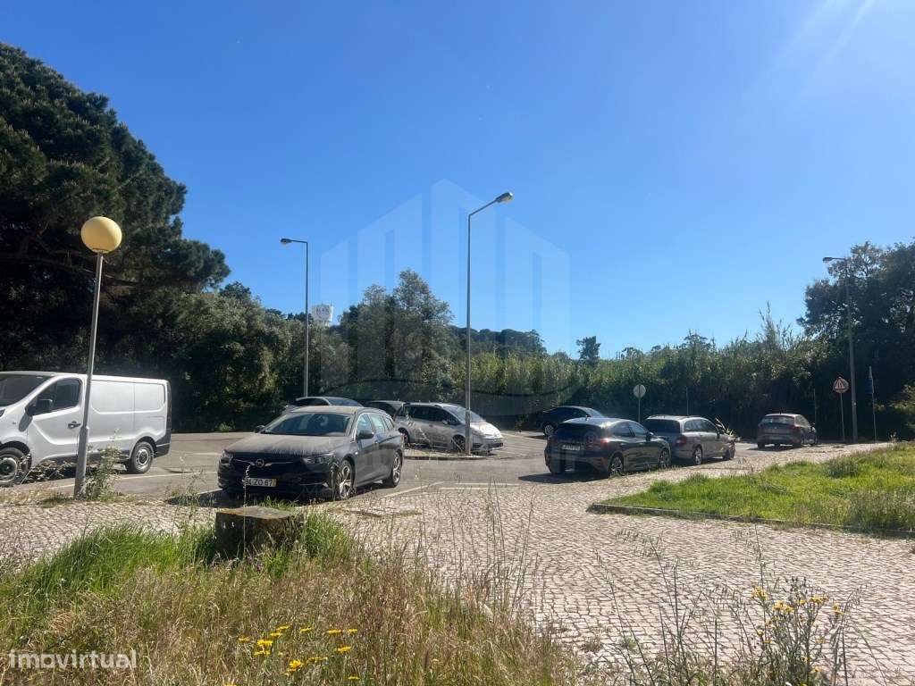 Apartamento T3 Parque da Paz no Feijó com Arrecadação e duas Varandas.-24