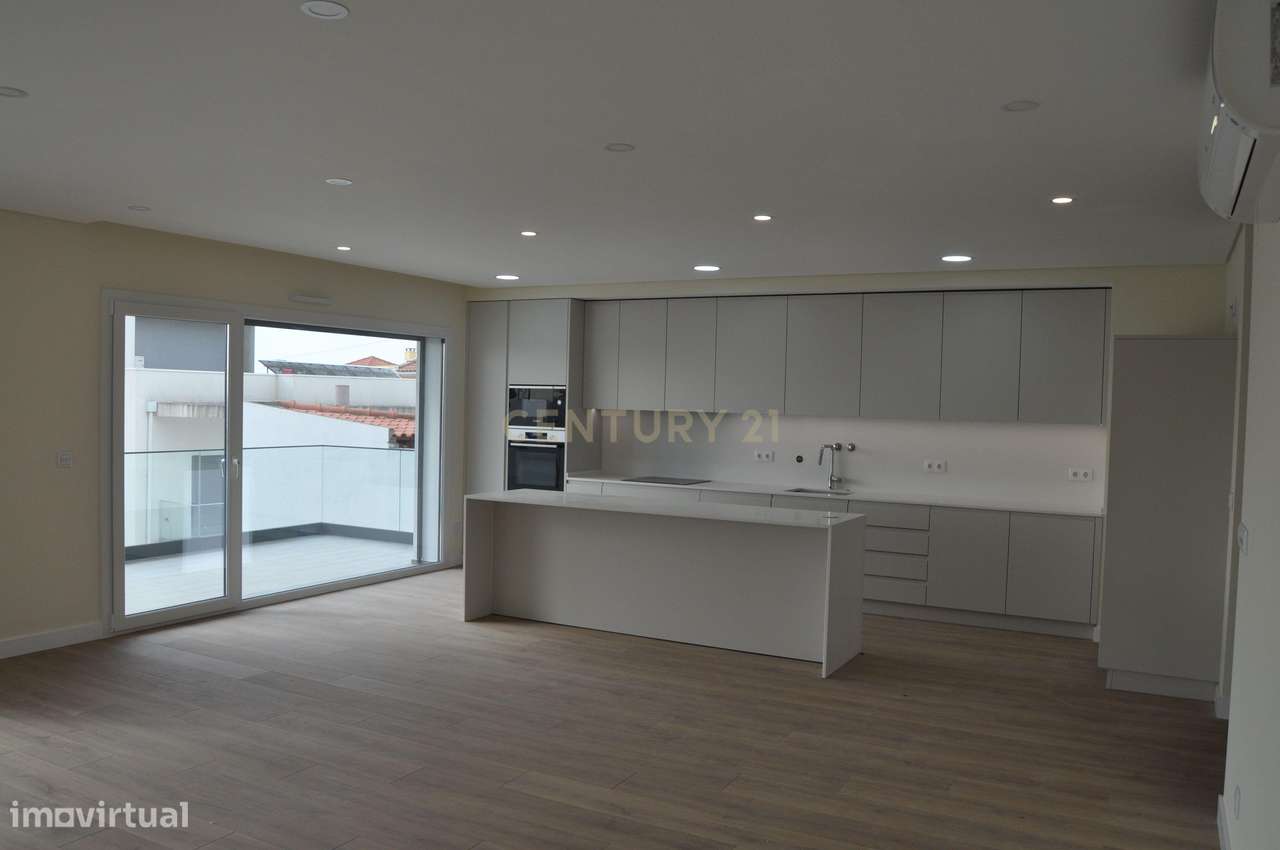 Moradia T4+1 Contemporânea com Piscina-4