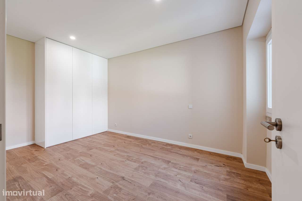 T2+1 Totalmente renovado com piscina | Penha de França |-3