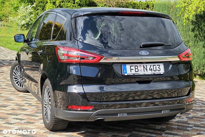 Ford S-Max - 12