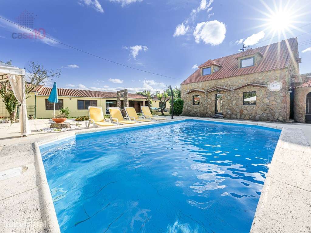 Moradia T5 renovada em Algueirão-Mem Martins, com piscina e jardim-5