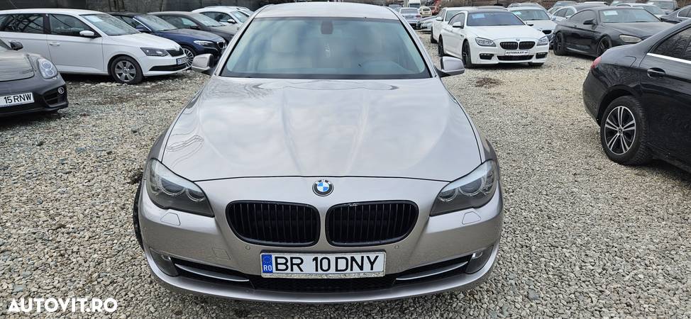 BMW Seria 5 520d Sport Line - 14