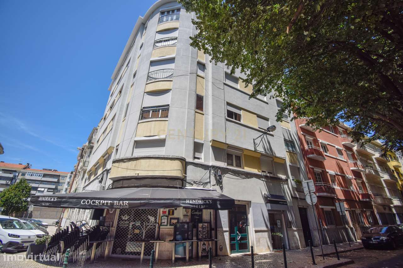 Apartamento T3 com Elevador, no Areeiro | Av. Roma| Campo Pequeno - Li-24