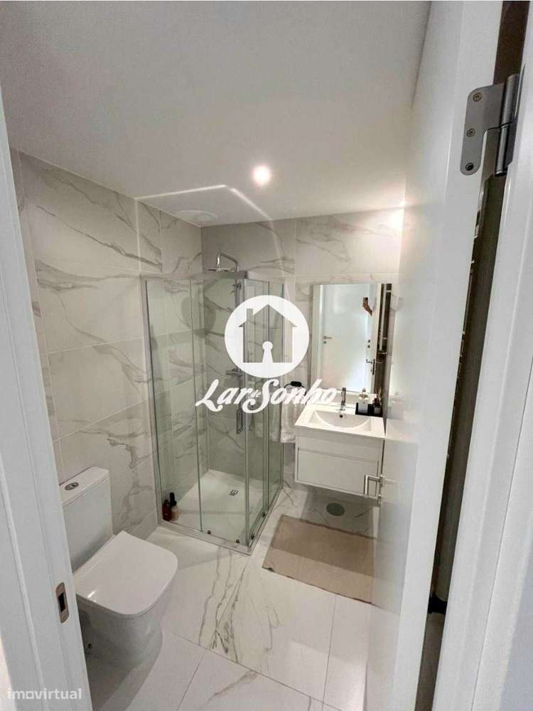 T2 praticamente Novo em Matosinhos-8