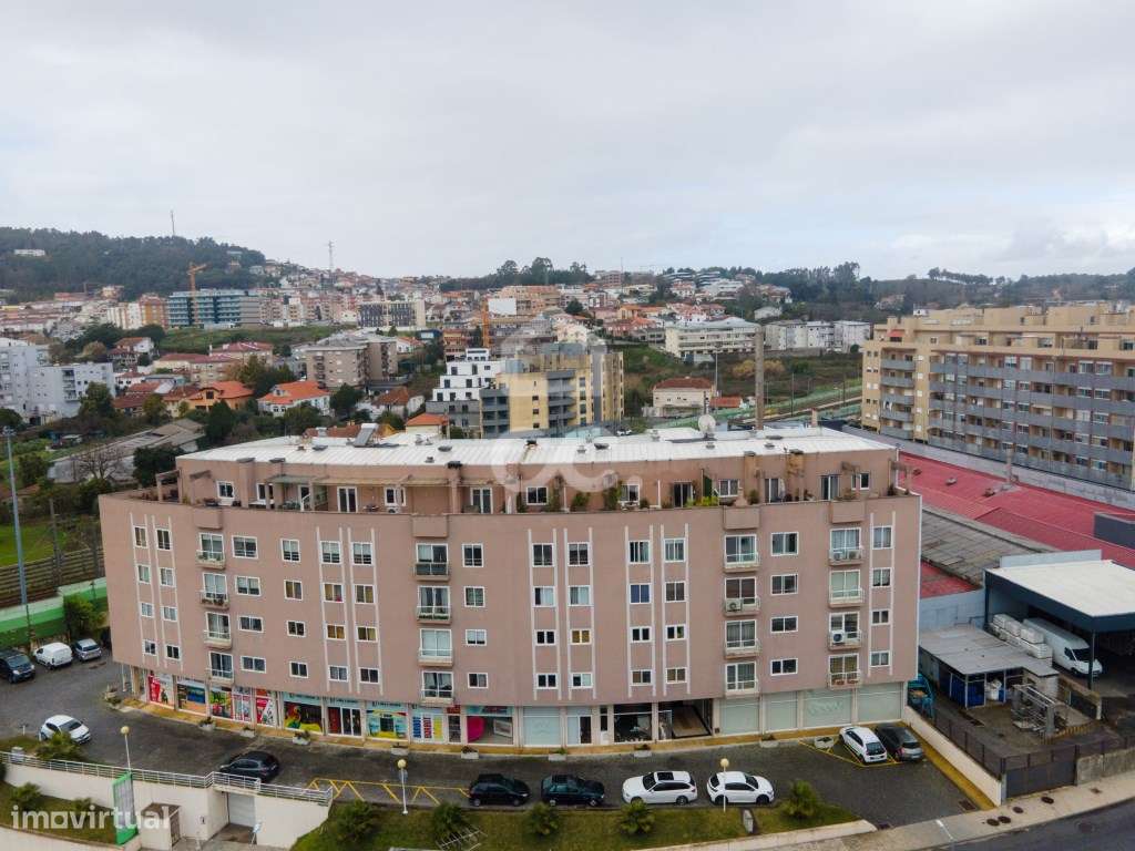 Apartamento T2 Com Lugar De Garagem Para 2 Viaturas
