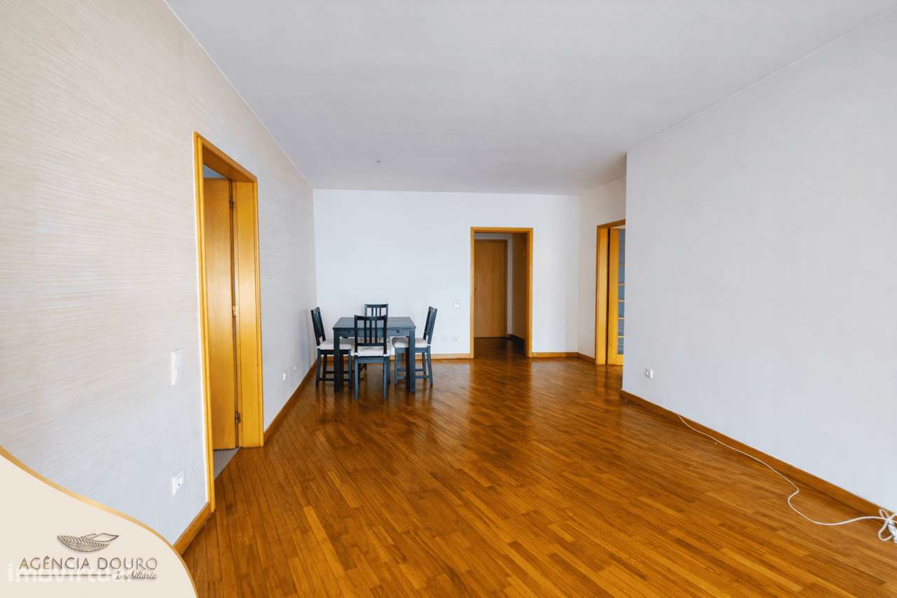 Apartamento T1 com varanda para arrendar na Foz do Douro, Porto - Grande imagem: 2/13