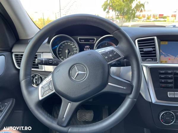 Mercedes-Benz ML 350 BlueTec 4MATIC Aut - 30