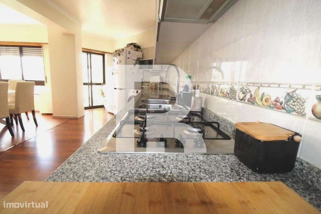 Apartamento T3 c/ Box em Mem Martins-5