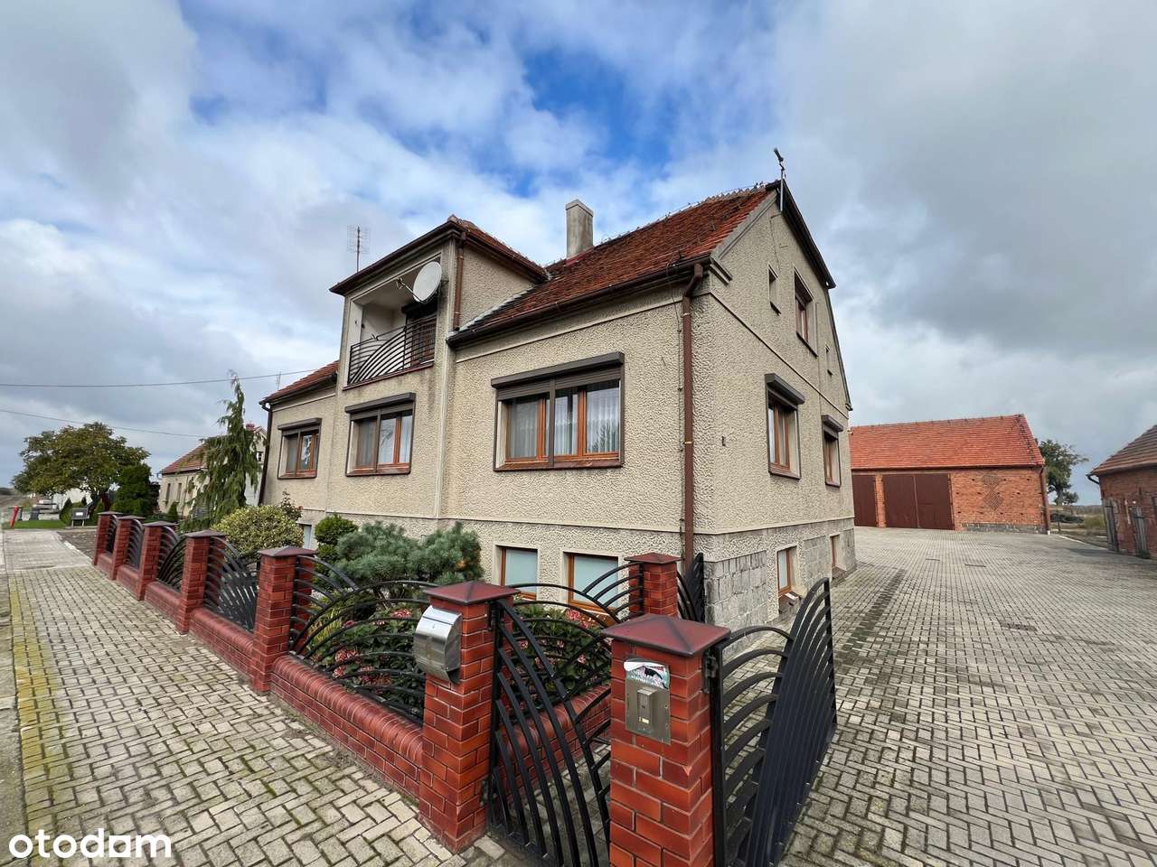 Przestronny dom z zabudowaniami gospodarczymi – Lipie,powiat gostyński-10