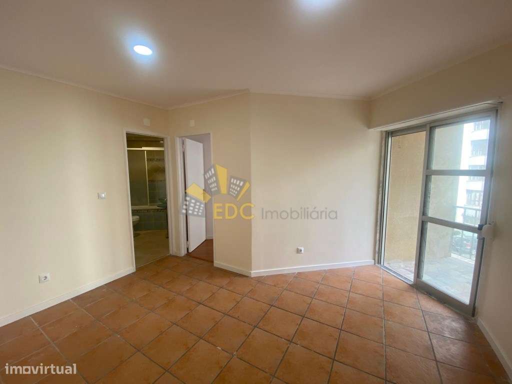 Apartamento T2 Transformado em T3 | A 5 Minutos da Estação | Tapada...-5