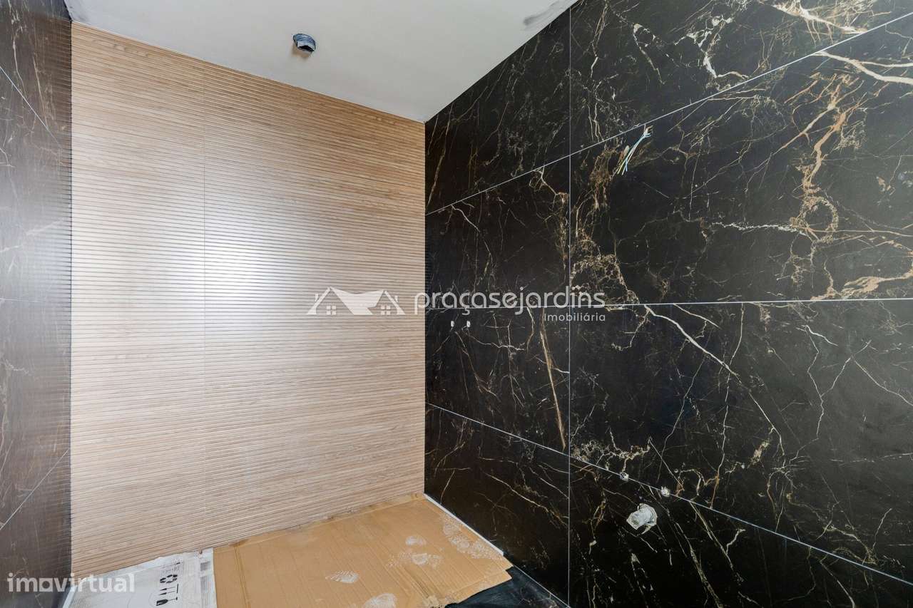 Moradia T3 com Garagem para 3 Viaturas a 5 Minutos de Leiria-12