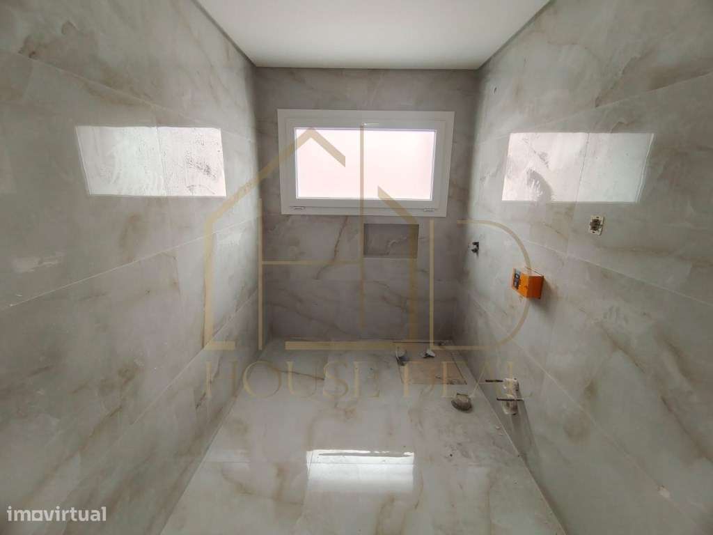 GRANDIOSA Moradia T3+1 com espaço para piscina. Fernão Ferro-17