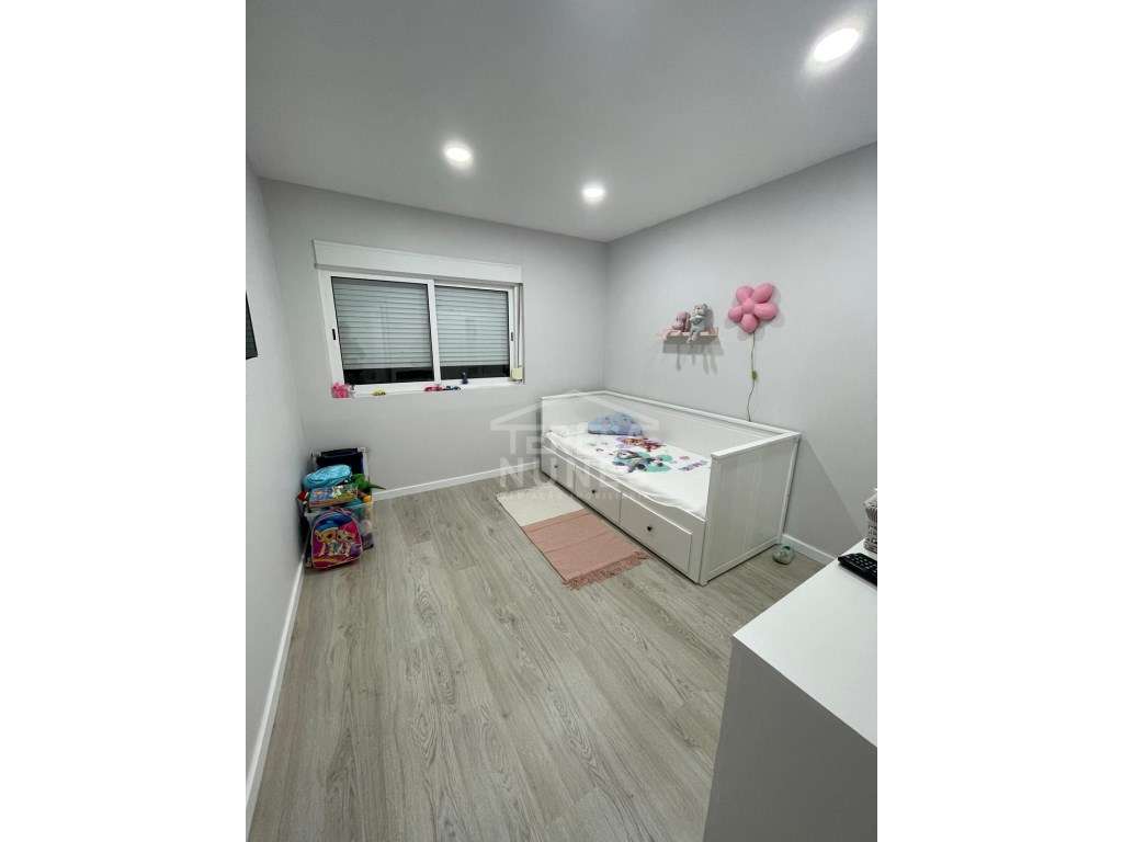 APARTAMENTO T4 - BARREIRO /CIDADE SOL-19