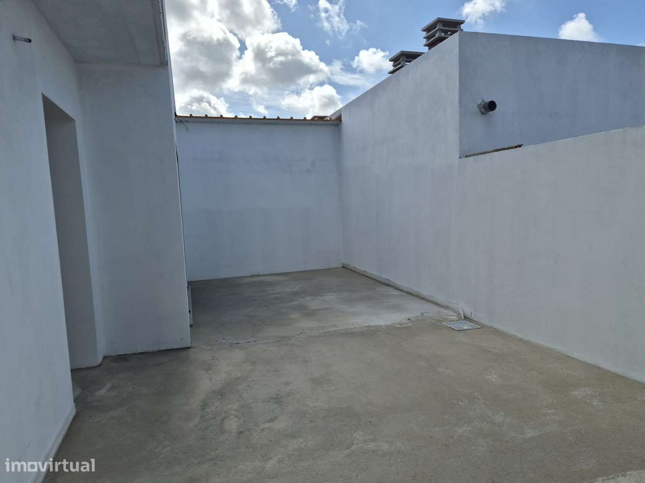 Moradia T3, térrea, geminada com garagem e jardim. Fração "B"-15