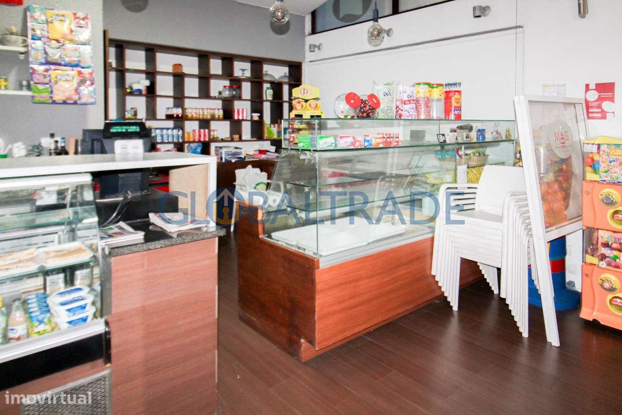 Trespasse de Confeitaria com espaço comercial equipado-7