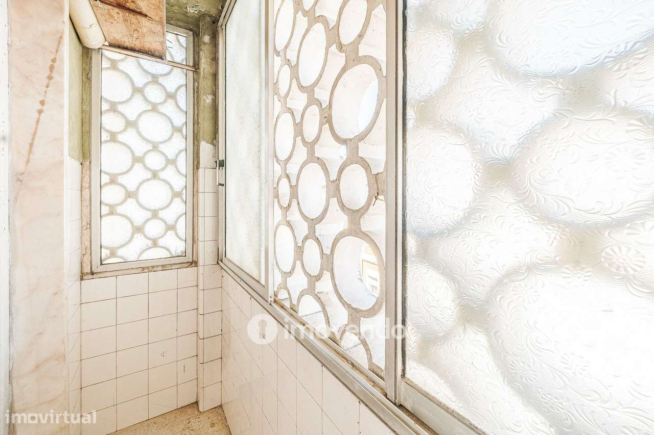 Apartamento T2 com duas varandas, na Graça, em Lisboa-20