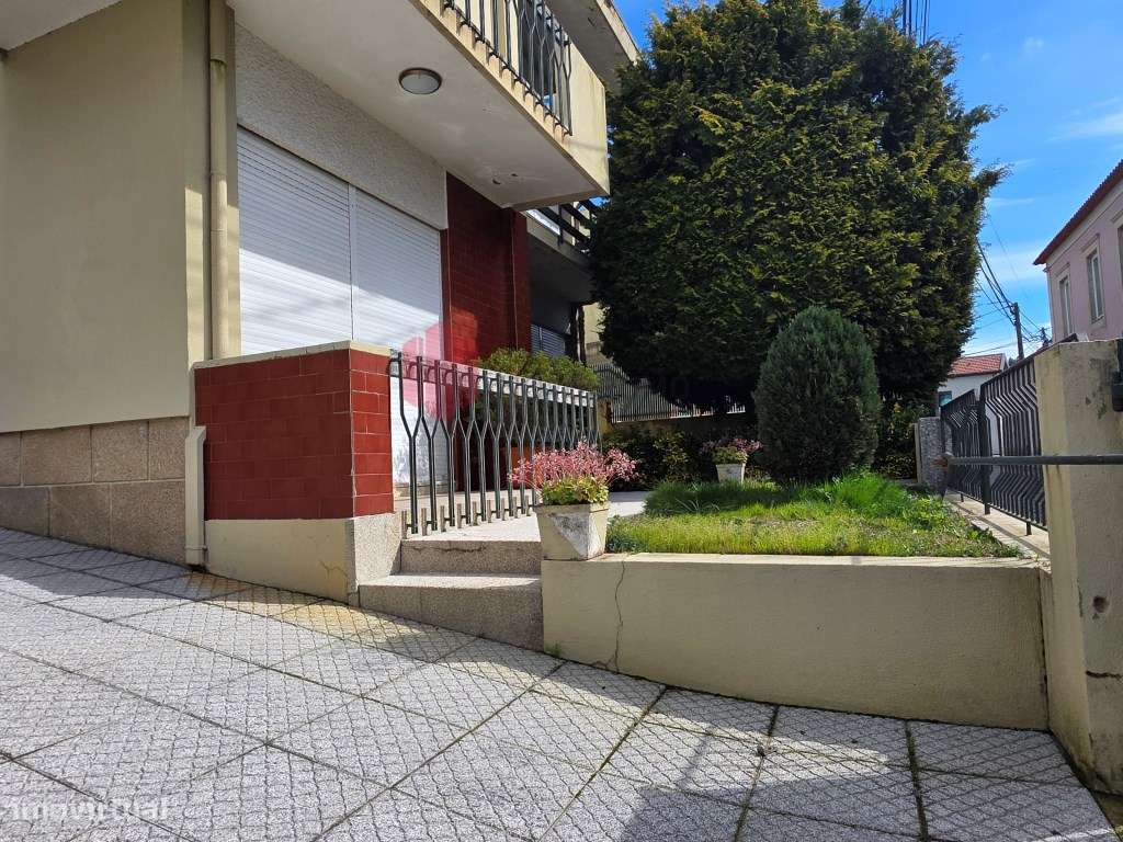 Moradia T6 de 4 frentes em Nogueira da Maia Excelente estado, áreas... - Grande imagem: 5/31