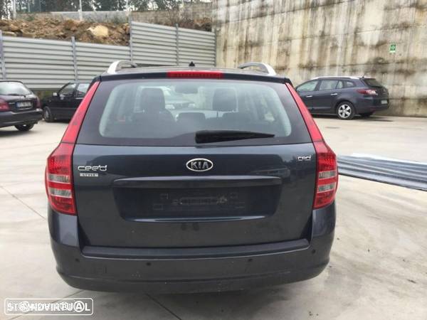 Kia Ceed 2.0d SW de 2008 para peças - 4