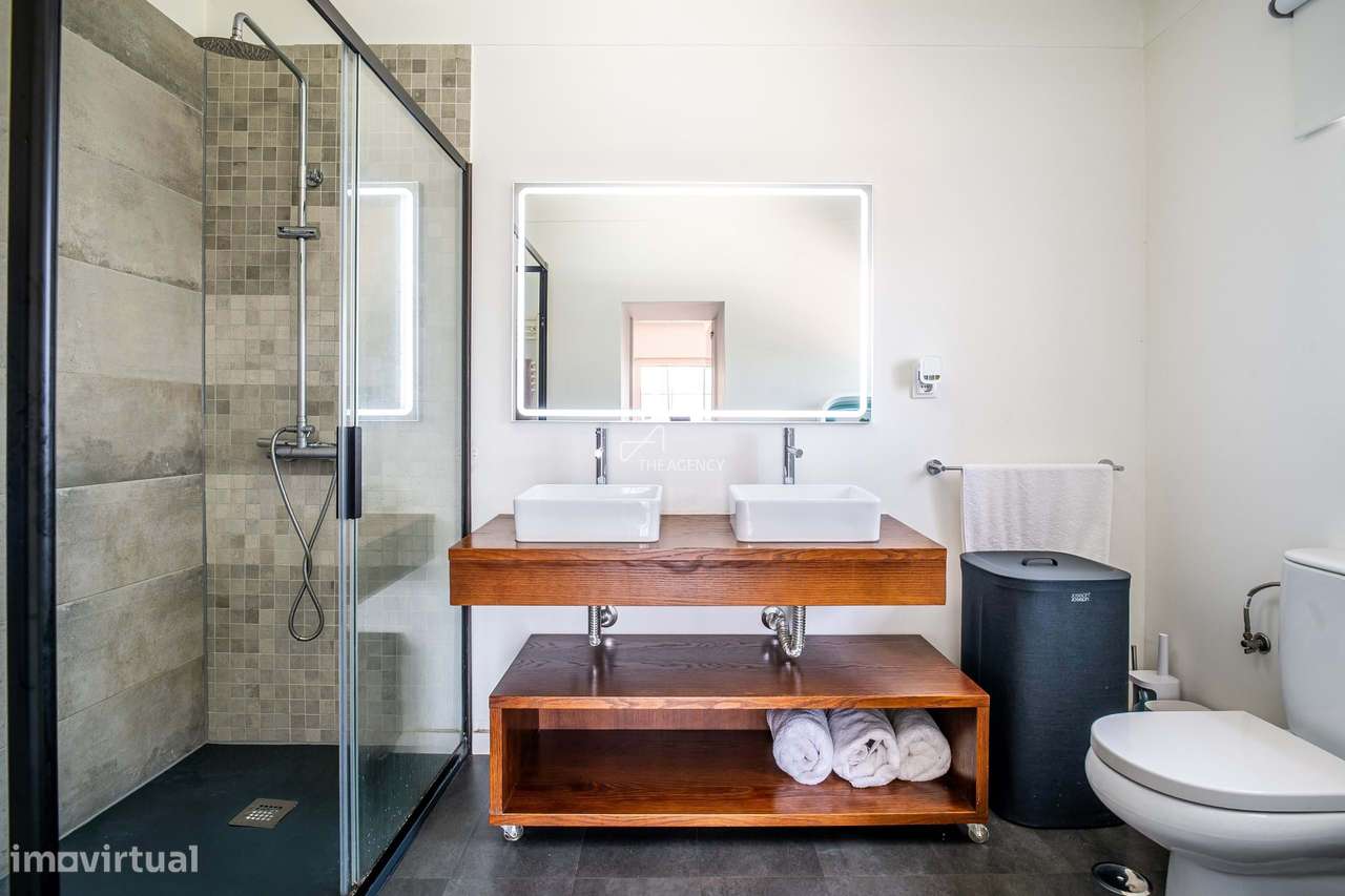 Moradia Independente no Estoril com 4 Quartos, Piscina e Garagem-13