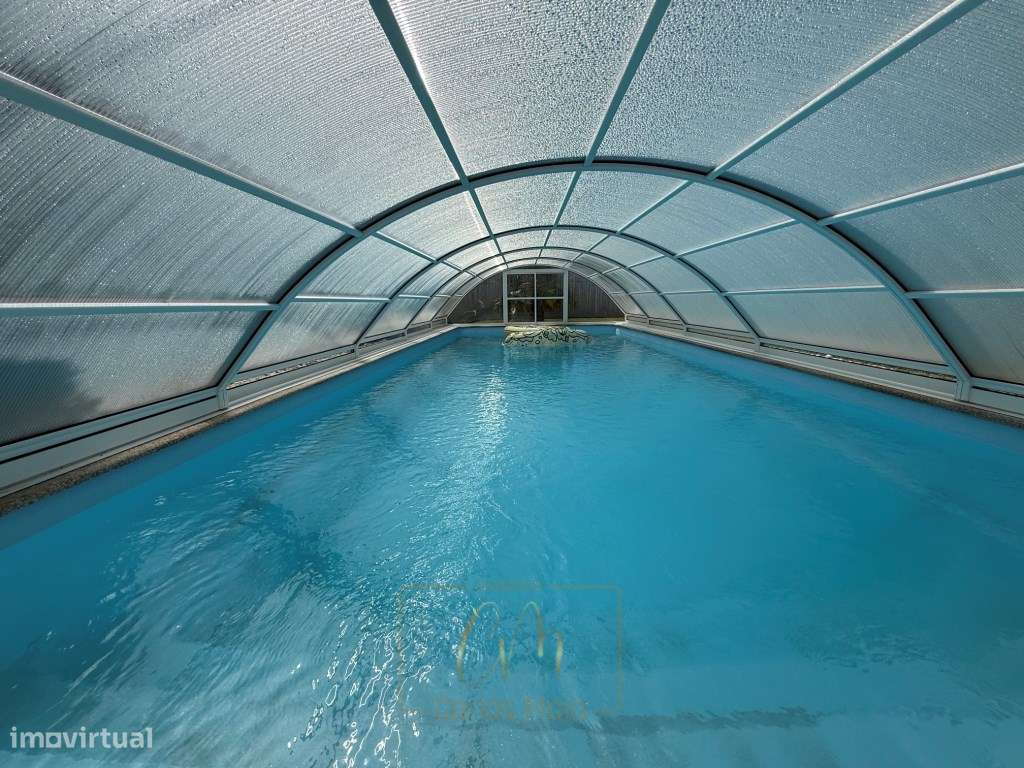 Moradia térrea e isolada, com piscina e inserida em 2 lotes na Póvo...-21