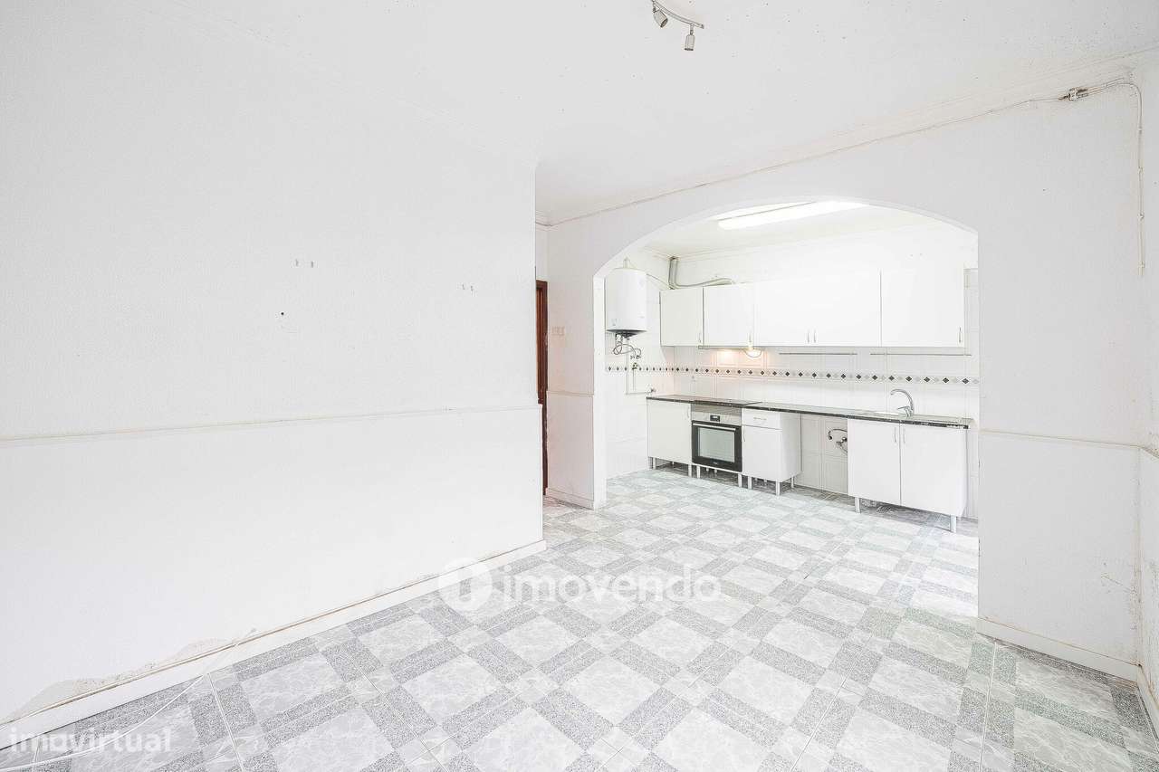 Apartamento T3 vazio, com áreas generosas, no Barreiro - Grande imagem: 4/39