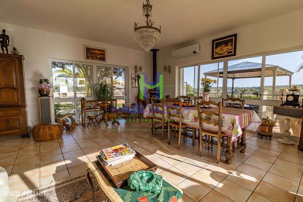 Fantástica Moradia Térrea T3+1, com piscina, grande jardim, e garagem,-30