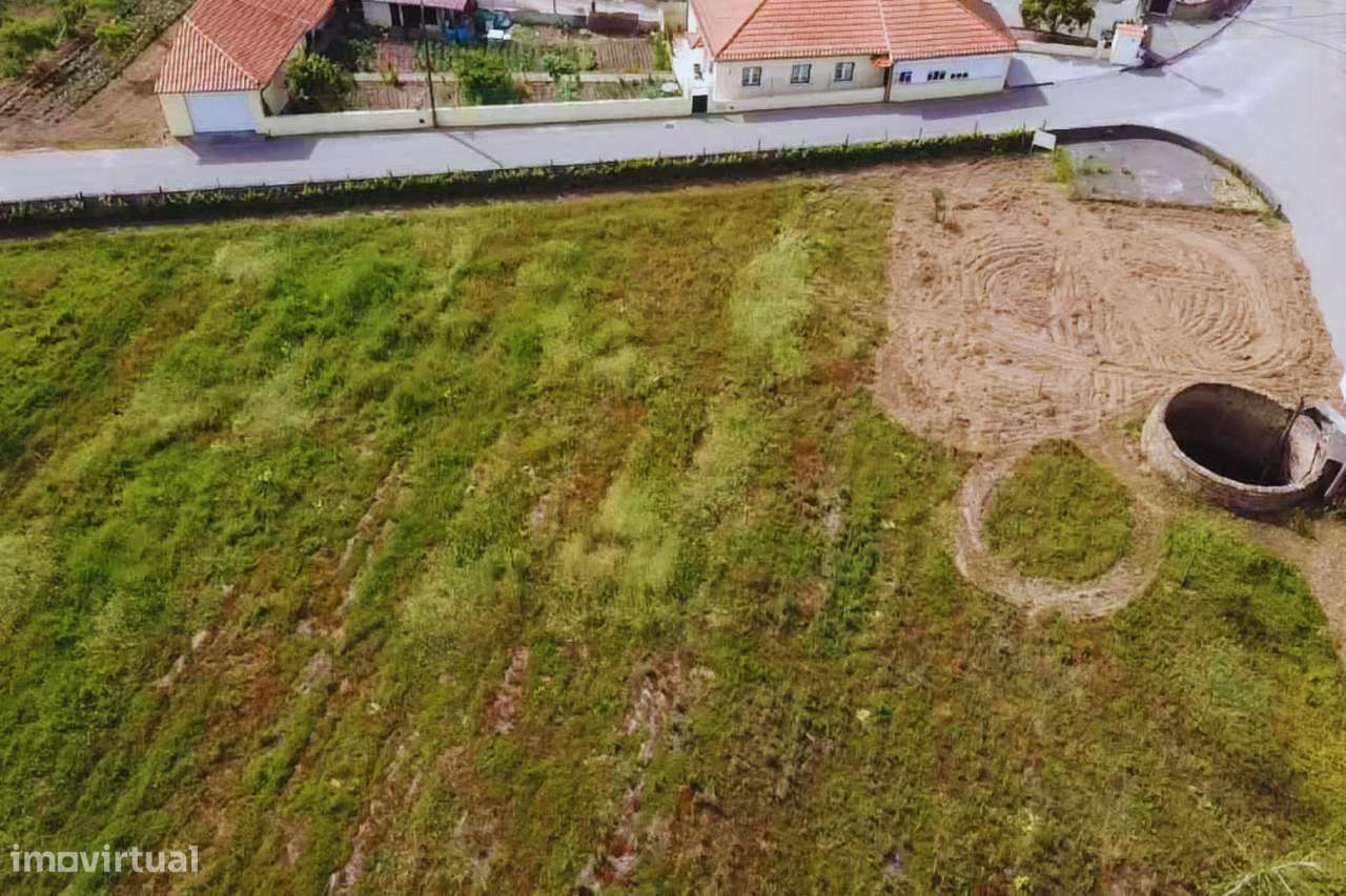 Terreno para construção em Vilarinho do Bairro-4