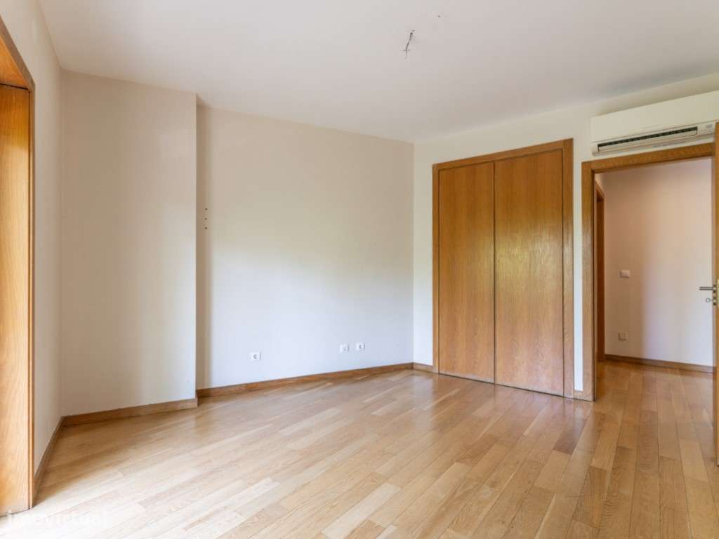 T3 com garagem e varanda com 23m2 - Colinas do Cruzeiro, Odivelas-16