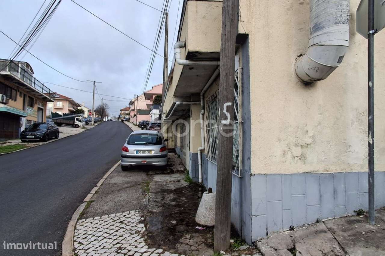 Moradia à venda na zona histórica da Pontinha-16