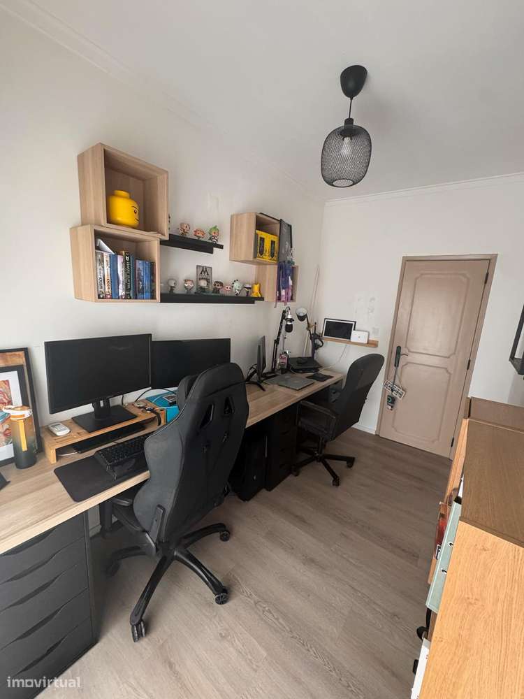 T1 + 1 renovado com varanda e ar condicionado em Alfornelos, Amadora-14