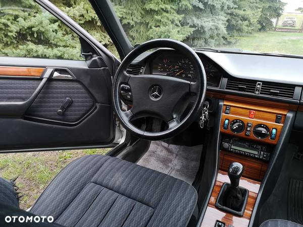 Mercedes-Benz W124 (1984-1993) - 15