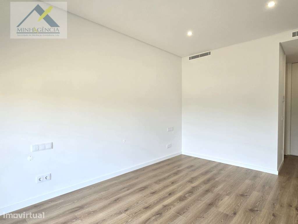 Apartamento T3 Novo com garagem e piscina no Montijo-22
