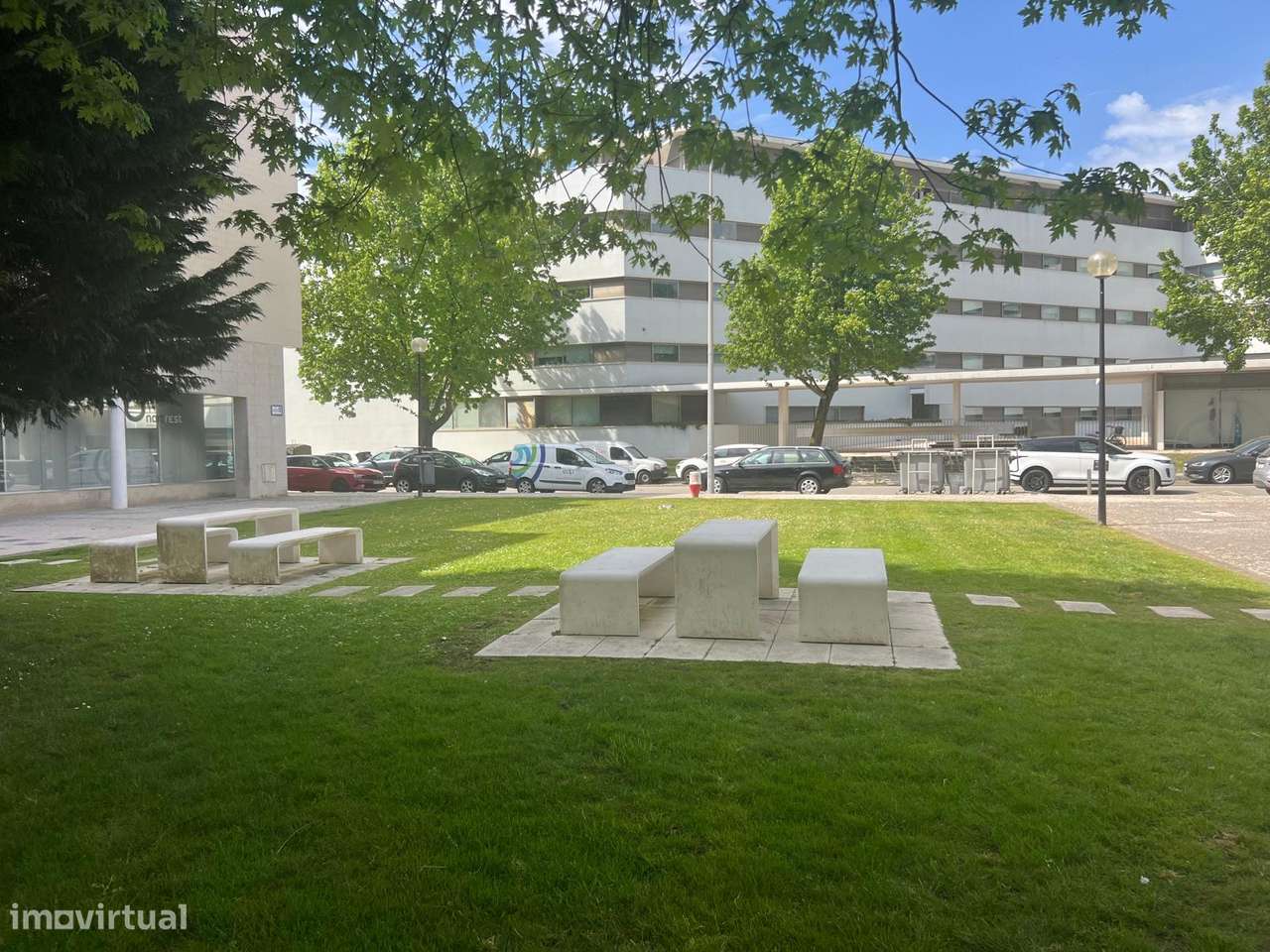T2 completamente renovado com terraço, garagem e parque privativo-20