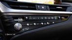 Lexus ES 300h Special Edition - 26