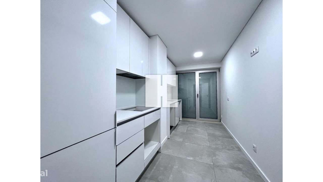 Apartamento T2 c/ Parqueamento - Grande imagem: 3/25