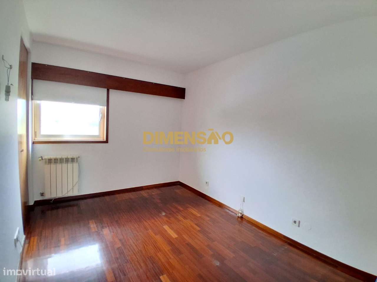 T1 com duas frentes e garagem Ref DCI153B-6