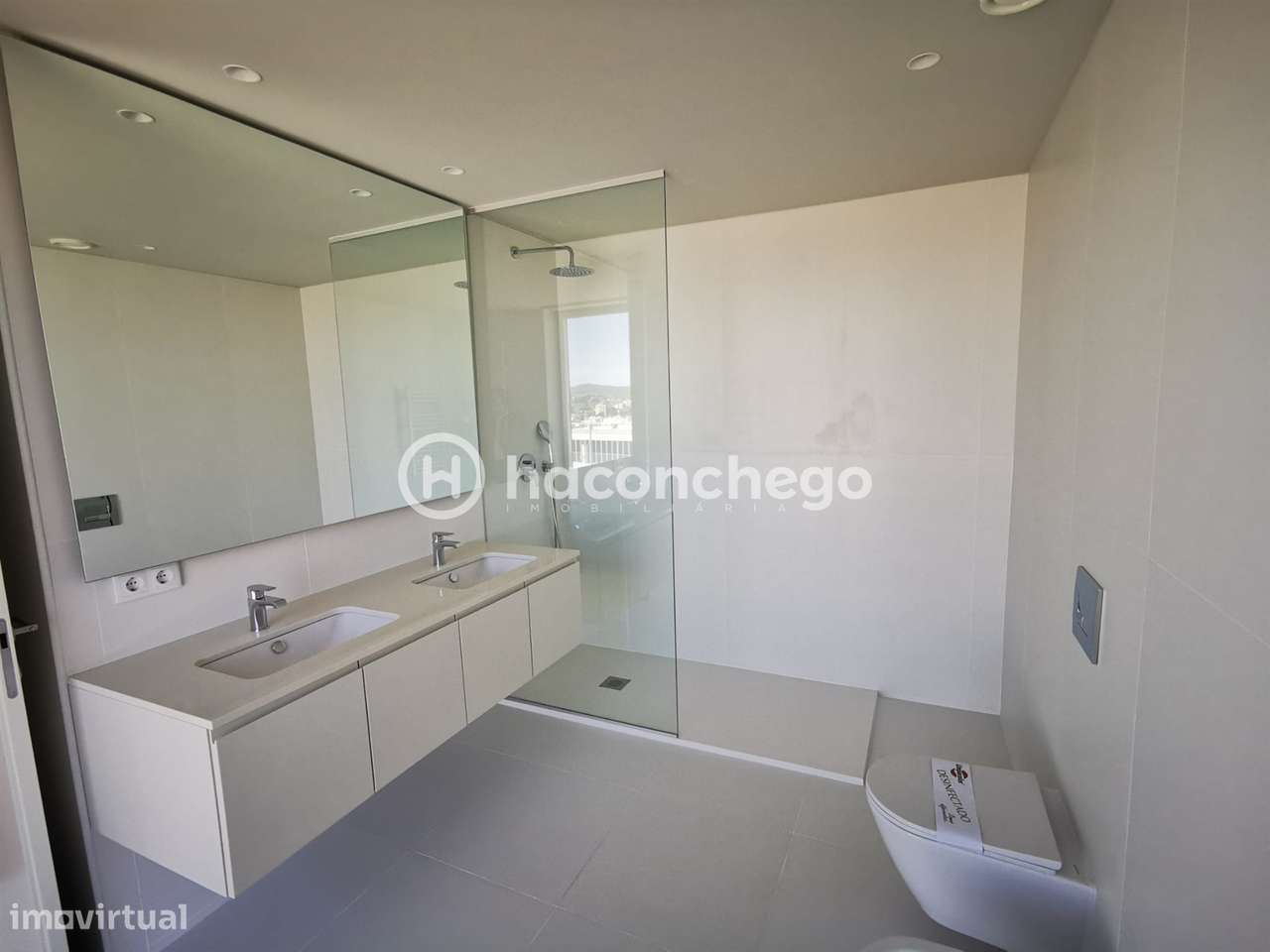 Penthouse T4 de Luxo em Barcelinhos – Totalmente Equipada com equipame-22