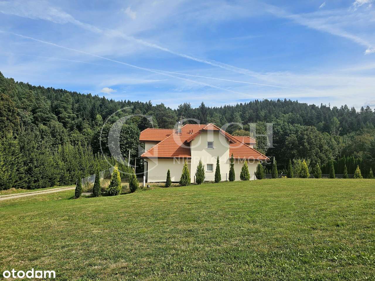 Przestronny dom w malowniczej okolicy.-2